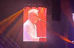 Da "Ti amo" a "Gloria": Umberto Tozzi saluta la sua Torino con uno show unico. Quella dedica a sorpresa...