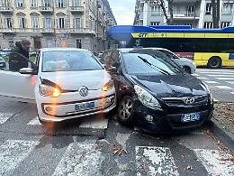 Incidente stradale a Torino, paura per un bambino ferito