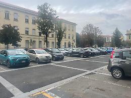 Lavori a singhiozzo in piazza Abba: dopo l’asfalto, tocca alle panchine