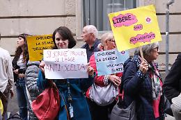 «Non sono soldi per “non far abortire”, di latte, pannolini hanno bisogno tutti»