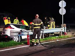 Tragedia in provincia, operaio si schianta contro un ponte e muore a 37 anni