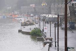 Torino sotto la pioggia: attesa la piena del Po, in arrivo nuove precipitazioni
