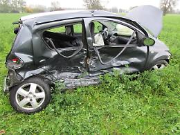 Testacoda e schianto fra due auto, feriti i conducenti