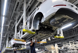 Auto, ecco lo schiaffo (o il ricatto) della Cina: niente fabbriche in Italia