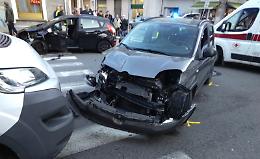 Incidente stradale fra due auto e un furgone, due feriti al Cto e traffico bloccato