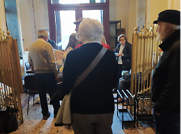 In corso Casale si raccolgono le firme contro la chiusura delle poste