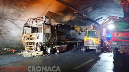 Incendio in galleria, notte di paura sulla Torino-Bardonecchia: intossicate 4 persone, tra cui due bambini