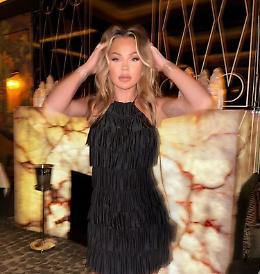 Dasha Lapushka conquista Dubai: la modella in costume è una visione mozzafiato
