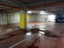 Infiltrazioni e danni alle auto nel parcheggio