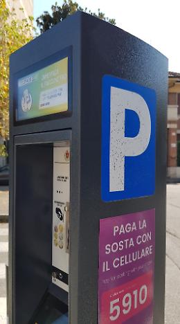 Parcometri trasformati in bancomat: in manette il ladro 