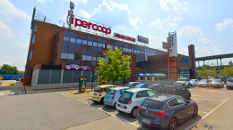 Furti al centro commerciale: la ladra era una nonna 75enne con il Suv Bmw  