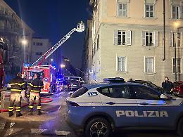 Brucia un alloggio, evacuato tutto il palazzo