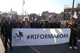 Ambulanti in protesta a Torino: “Basta promesse, vogliamo garanzie sulle licenze”
