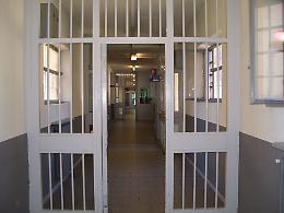 "Copriti quei tatuaggi": quando il codice della pelle è un rischio per la sicurezza in carcere