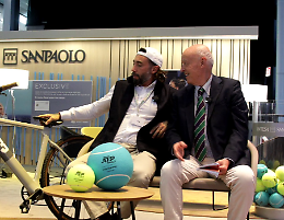 Brumotti-Scanagatta, la strana coppia delle "telecronache inconsuete" all'Inalpi Arena