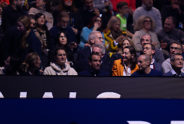 Fischi a John Elkann e applausi a Sinner: Torino aspetta l'ultimo atto delle Atp Finals