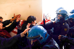 La guerra alla polizia: un "asse" Torino-Milano di antagonisti violenti