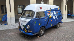 Torino, all'asta il leggendario Volkswagen T2. Il ricavato per la ricerca oncologica alle Molinette