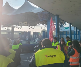 Torino, protesta ai Mercati Generali: la società "vende" i lavoratori, 60 ora rischiano il posto