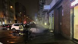 Scoppia un incendio in via Borgaro: due macchine a fuoco e pompieri sul posto