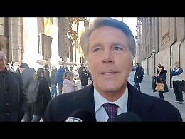 Emanuele Filiberto: «L'Egizio esiste anche grazie ai Savoia». Il fuoriprogramma col clochard...