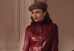Lily Collins a Torino? I fan a caccia di "Emily in Paris": ecco perché