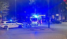 L’auto si ribalta dopo lo schianto, due feriti in ospedale