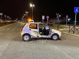 Incidente stradale nella notte, auto distrutte e tre feriti