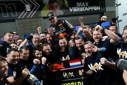 Russell trionfa a Las Vegas, Verstappen campione del mondo per la quarta volta
