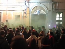 «Poliziotti, dovete bruciare», la frase shock nel corteo contro la violenza sulle donne