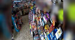 Torino, rapinava supermercati con la mascherina chirurgica. Arrestato 