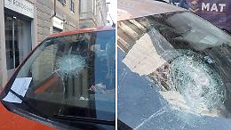 «Hanno sfasciato i vetri di 5 auto. Qui è un incubo». Lo sfogo dei residenti di Aurora