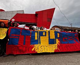 Anarchici e antagonisti torinesi in assedio contro il centro per migranti