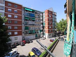 Torino, cercano di occupare una casa popolare