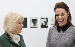 Kate studia per essere regina
Ma i rapporti con Camilla...