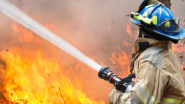 Vigone: garage in fiamme per un corto circuito