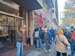La protesta dei lavoratori Fogliati: "Noi, licenziati  e ricattati" 