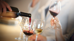La rivoluzione del vino low calorie: tecnologia e natura a confronto nel bicchiere