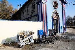 Attacco incendiario a Grugliasco: ignoti lanciano molotov contro centro sociale