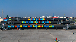 Un murales da record per cambiare volto al parcheggio multipiano del centro commerciale Le Fornaci 