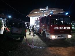 Incendio a Pratiglione: vigili del fuoco in azione per salvare un cascinale 