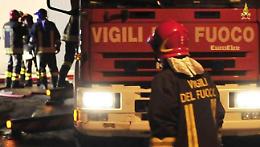 Auto ibrida in fiamme a Castellamonte, intervenuti i vigili del fuoco