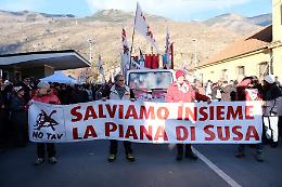 In migliaia al corteo No Tav, dopo gli scontri la sfilata a Susa