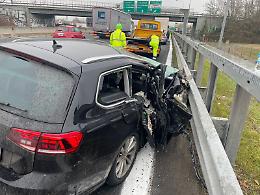 Automobile contro un camion, un ferito nell'incidente e caos in tangenziale