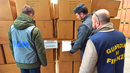 Attenzione ai giocattoli di Natale: sequestrate 30mila Befane pericolose
