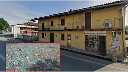 Ivrea: scontro tra auto e volano vetri e dissuasore