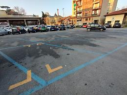 Sosta a pagamento, non si torna indietro. Ma "spuntano" i bus gratis