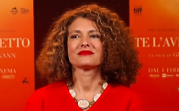 Ginevra Elkann e il bacio sulla Panda