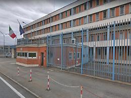 Ivrea, detenuto tenta il suicidio: voleva impiccarsi in cella con un lenzuolo