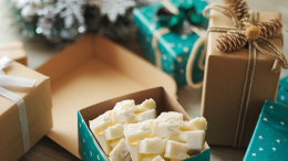 Torino: 2.600 confezioni di Grana Padano non autorizzato nei pacchi di Natale